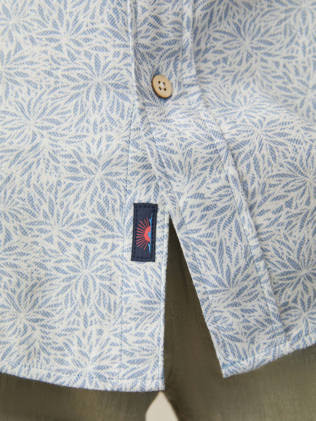 Short-Sleeve Breeze Shirt - Sky Blue Frond