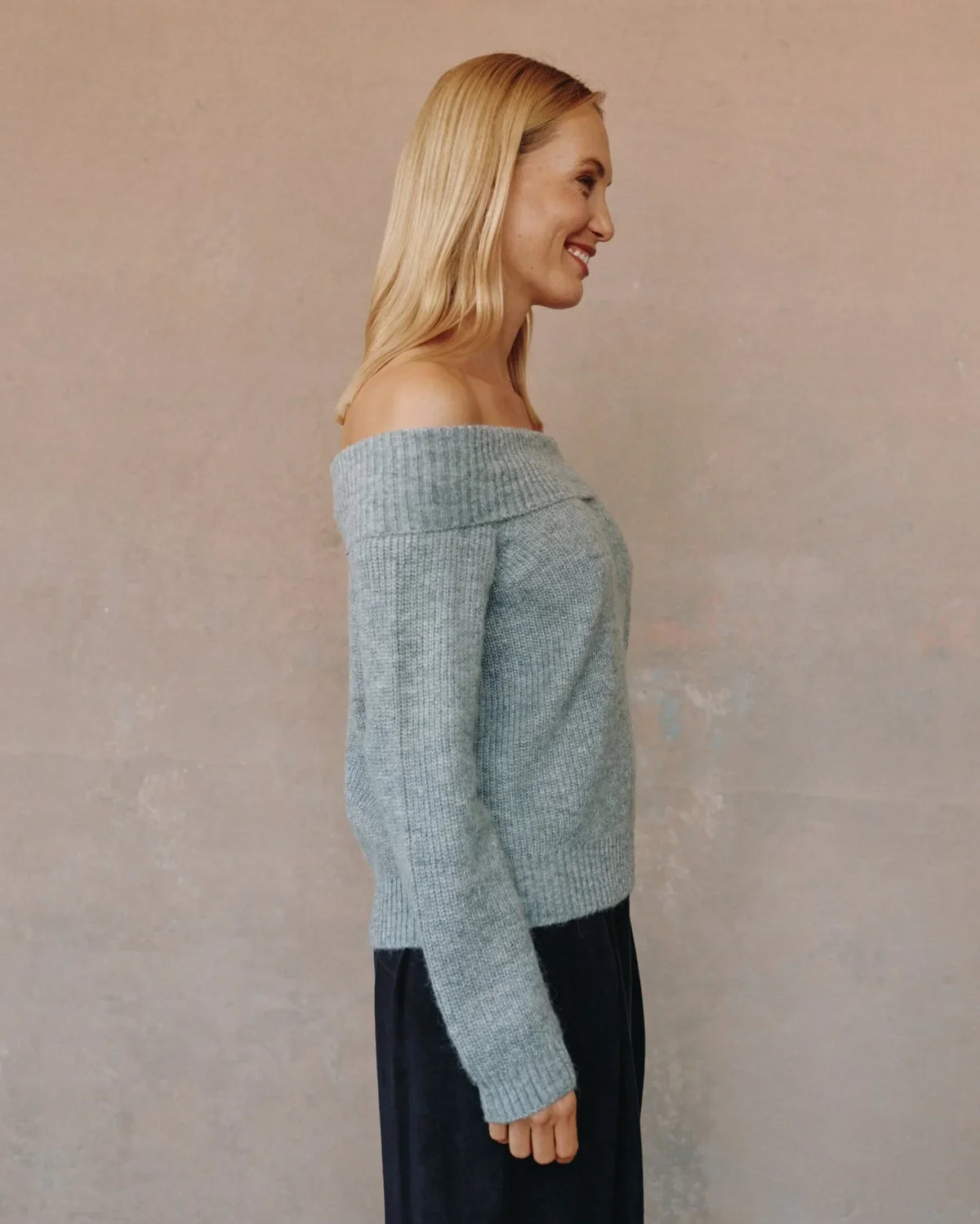 OFF SHOULDER SWEATER